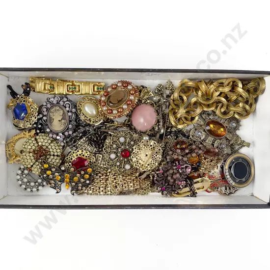 Collection Vintage and Modern Costume Jewellery