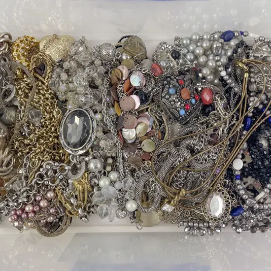 Collection Vintage and Modern Costume Jewellery