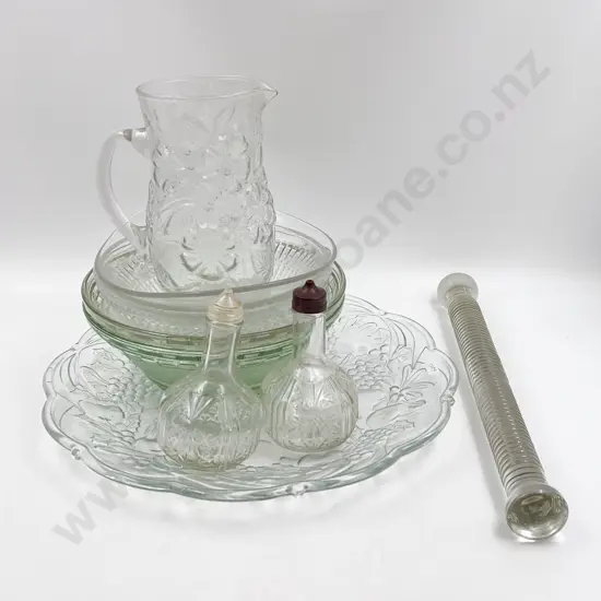 Quantity of Vintage Kitchen Glass Ware Including Pyrex Ribbed Glass Rolling Pin