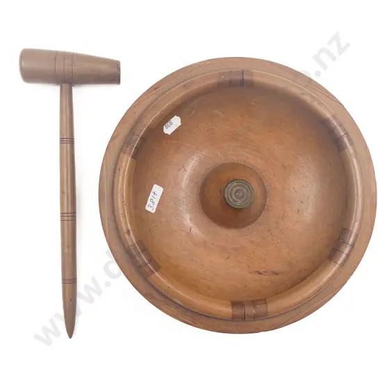 Wooden NZ Folk Art Walnut Bowl