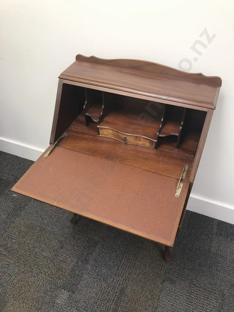 Reproduction Writing Bureau Image 1++