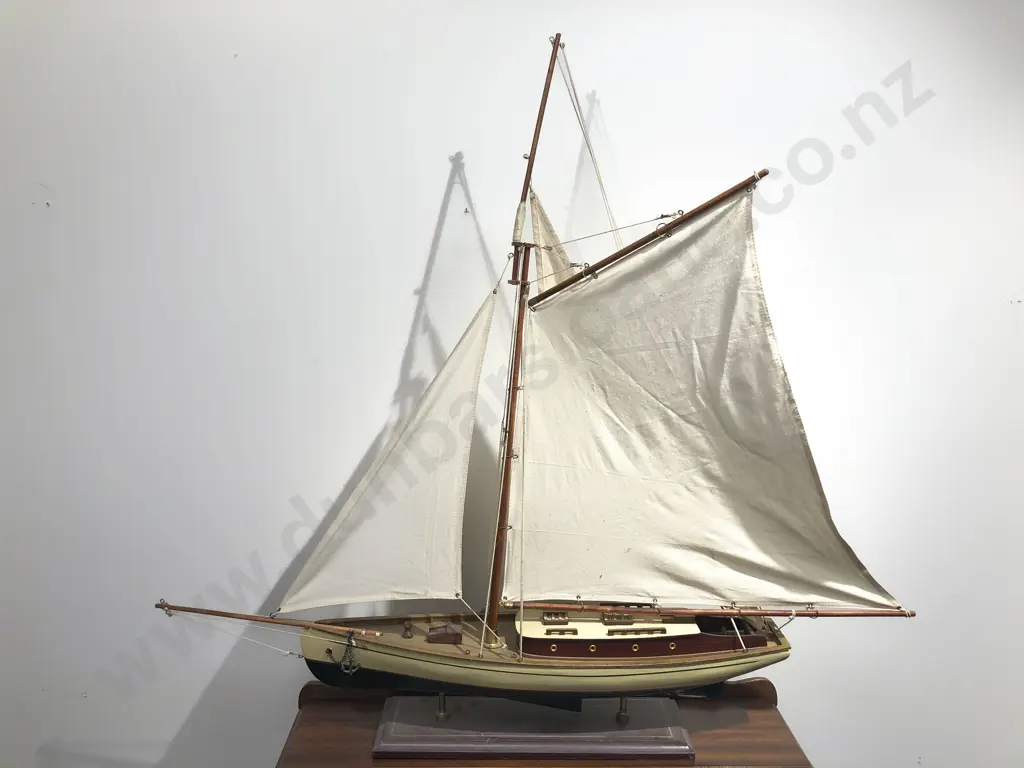 Model Yacht Image 1++