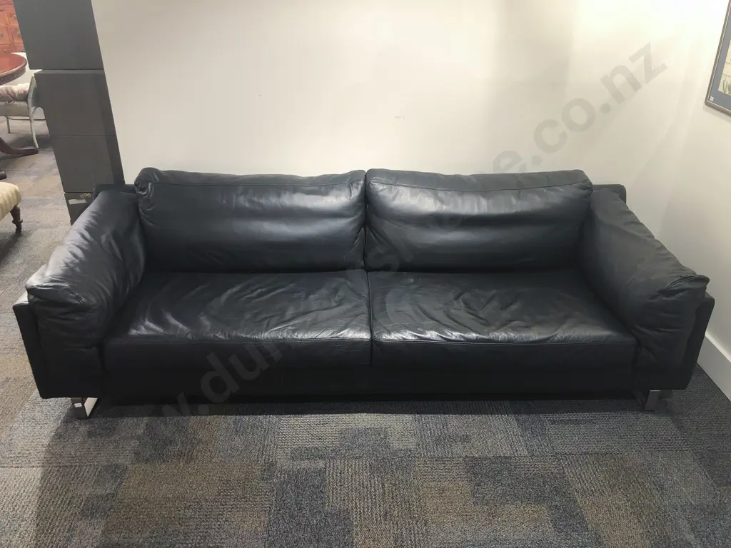 Large Modern Black Leather Three Seater Sofa Image 1++