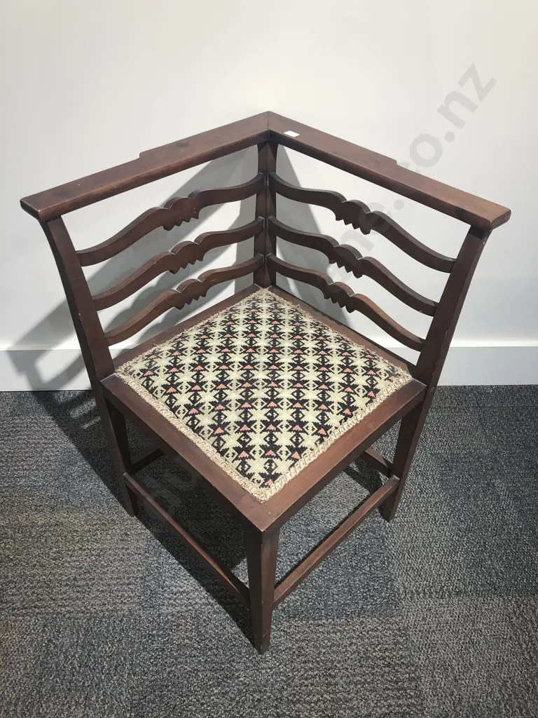 Edwardian Corner Chair Image 1++