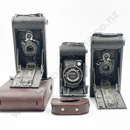 Small Quantity of Assorted Vintage Cameras