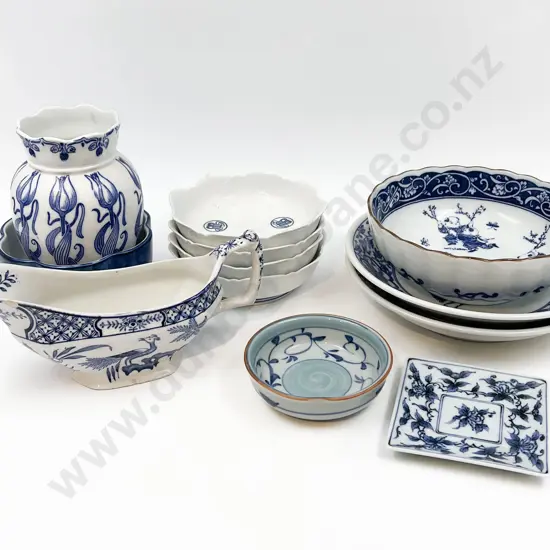 Small Quantity of Assorted Blue & White China