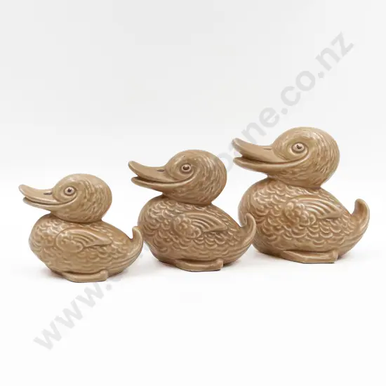 Sylvac Set of Three Graduating Ducks #1492 #1498 #1499