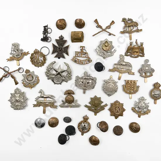 Small Collection British Military Badges & Buttons