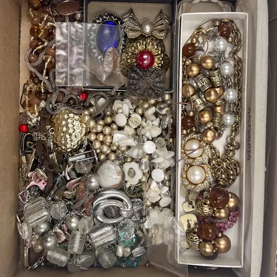 Collection Vintage and Modern Costume Jewellery