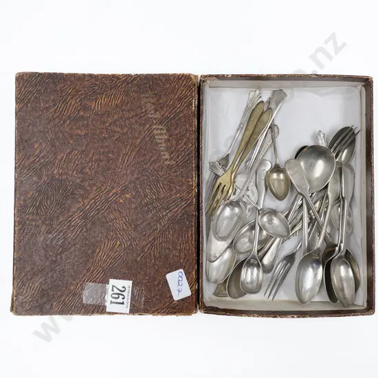 Small Quantity of Assorted Cutlery