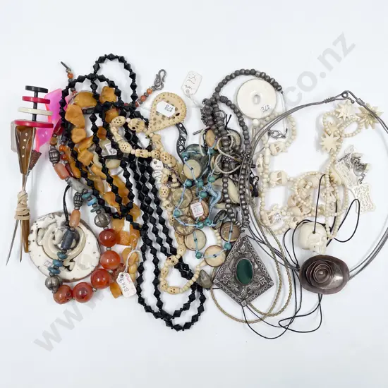Bag of Assorted Costume Jewellery etc