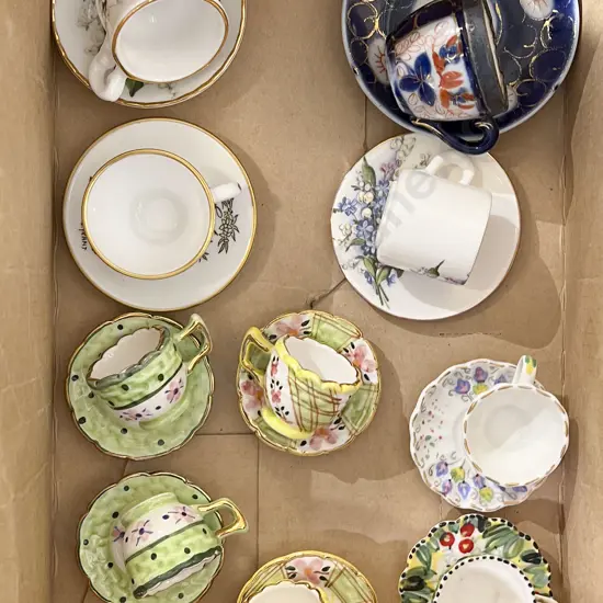 Small Quantity of Assorted China Miniatures