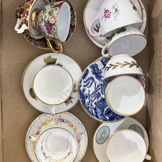 Small Quantity of Assorted China Miniatures