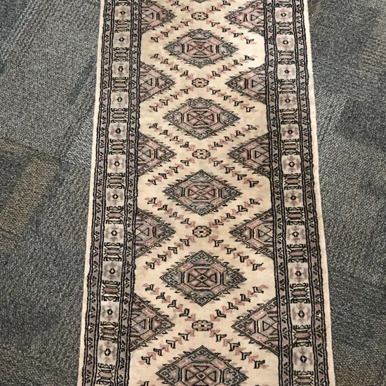 Eastern Woollen Runner