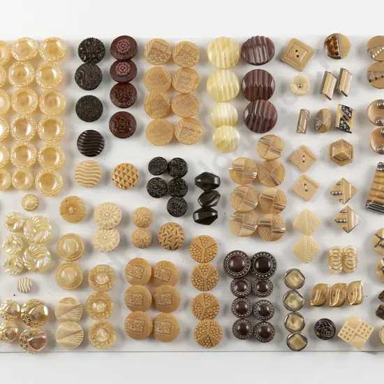 Collection Victorian & Art Deco Fawn Glass Buttons