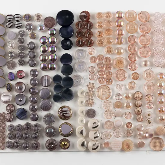 Collection Victorian & Art Deco Pink & Mauve Glass Buttons