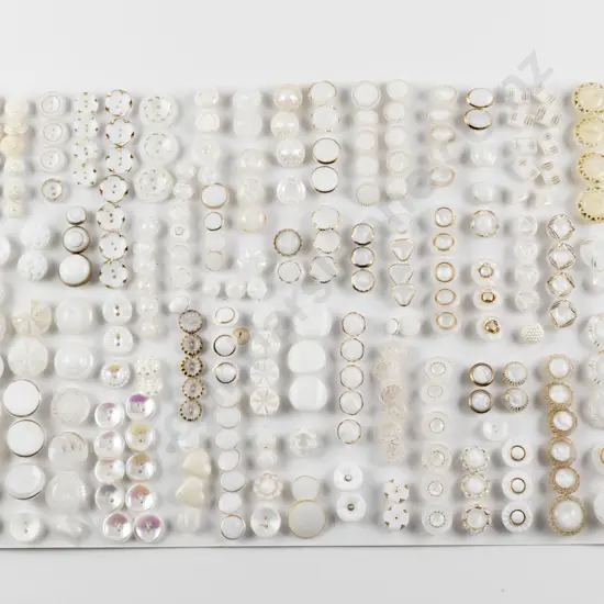 Collection Victorian & Art Deco White Glass Buttons