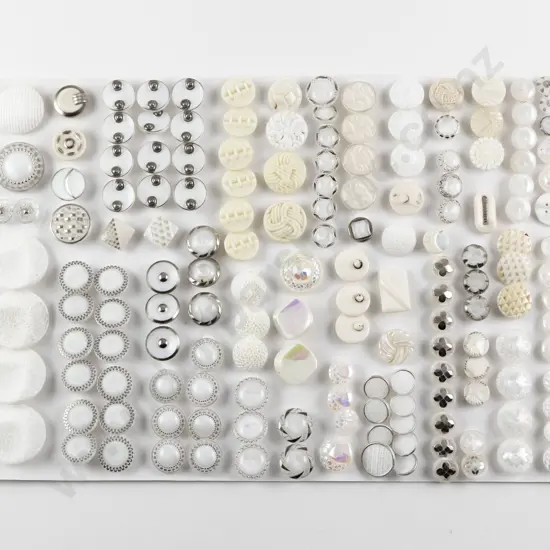 Collection Victorian & Art Deco White & Silver Glass Buttons