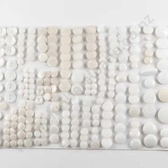 Collection Victorian & Art Deco White Glass Buttons