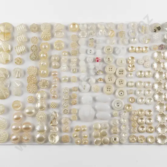 Collection Victorian & Art Deco Cream Glass Buttons