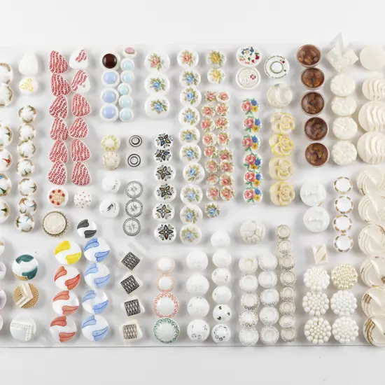 Collection Victorian & Art Deco White & Polychrome Glass Buttons