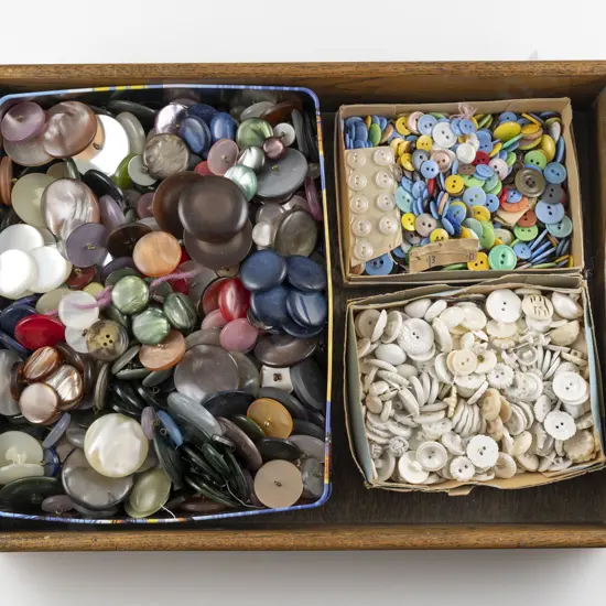 Collection Loose Mainly Mid C20th Plastic Buttons