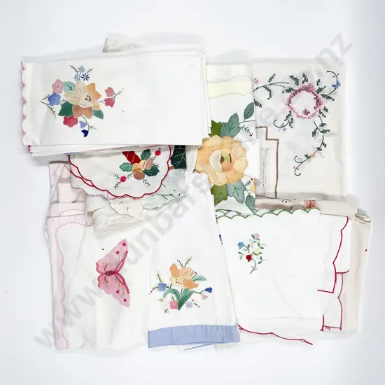 Various Machine Woven Table Covers Napkins & Doilies
