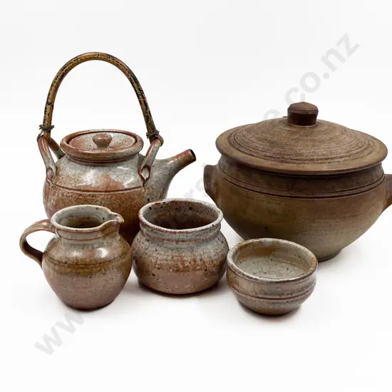 Small Quantity of Assorted Pottery