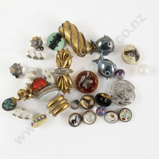 Collection Murano Blown Glass Buttons with paperweights and early glass