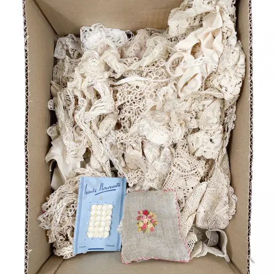 Collection Antique Lace with Collars and Cuffs