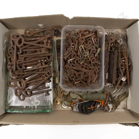 Large Collection of Vintage & Modern Keys