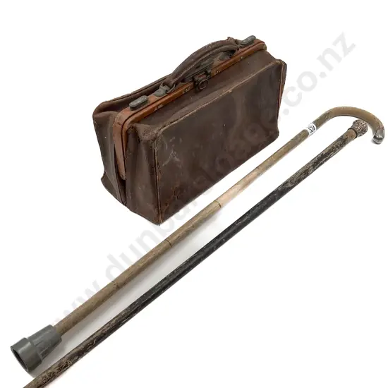 Gladstone Bag with Two Walking Sticks