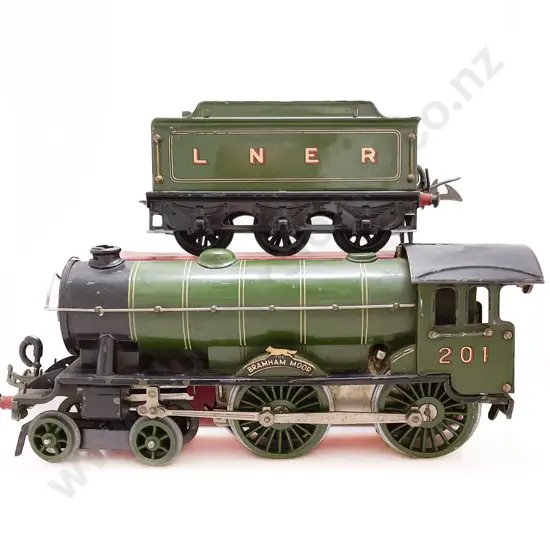 Hornby O Gauge Clockwork No2 Special Locomotive and Tender