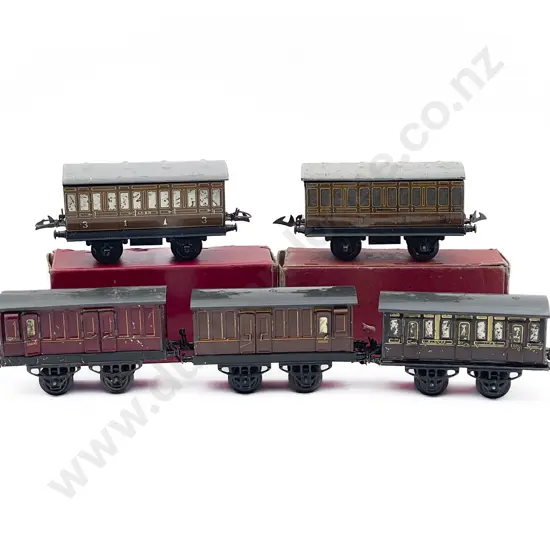 Hornby O Gauge Five Passenger Coaches