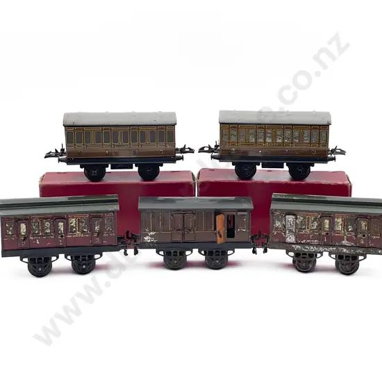 Hornby O Gauge Five Passenger Coaches