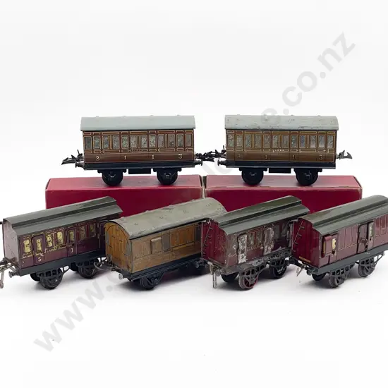 Hornby O Gauge Six Passenger Coaches