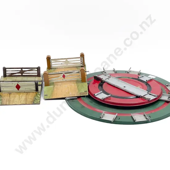 Hornby O Gauge 1st Type Turntable and Railway Accessories