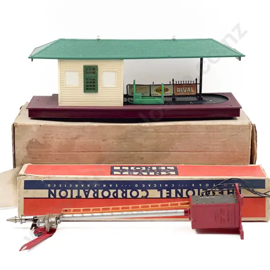 Boxed Lionel No 356 Freight Station and Signal