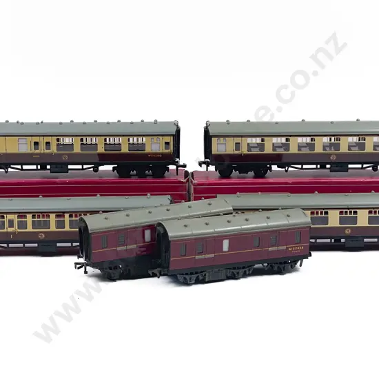 Hornby Dublo Boxed HO Gauge Corridor Coaches