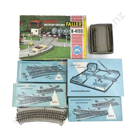 Marklin HO Gauge Boxed Operating Level Crossing and Points