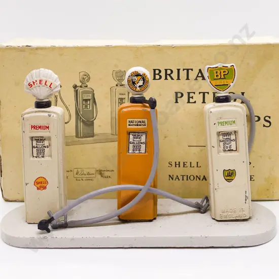 Boxed Britain Petrol Pumps 101V