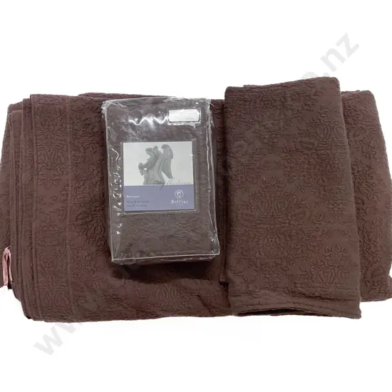 King Size Bedspread with Matching Pair Euro Pillow Cases