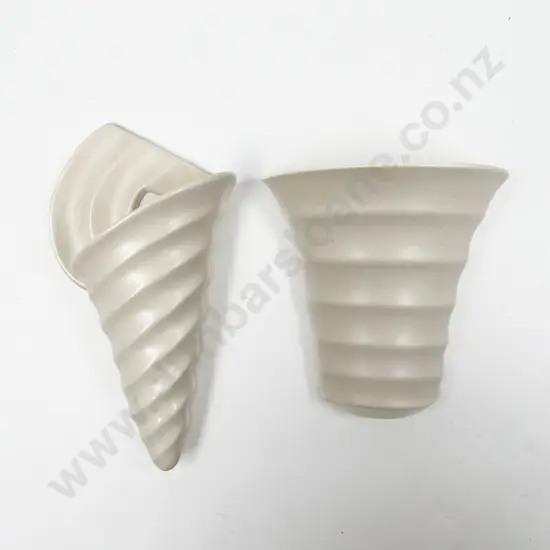 Beswick Wall Pocket (faults)