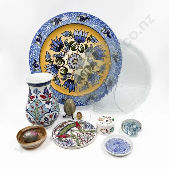 Large Quantity of Assorted Decorative Items