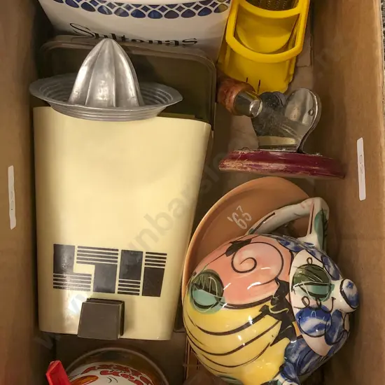 Box of Assorted Vintage Kitchen Ware