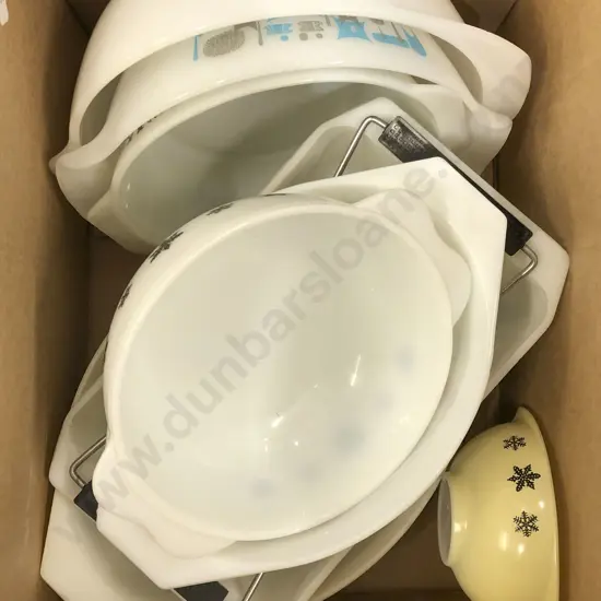 Box of Assorted Vintage Pyrex etc