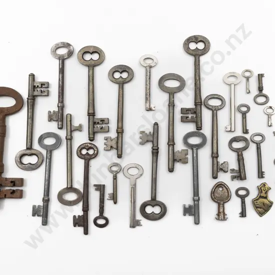28 Vintage Steel Keys