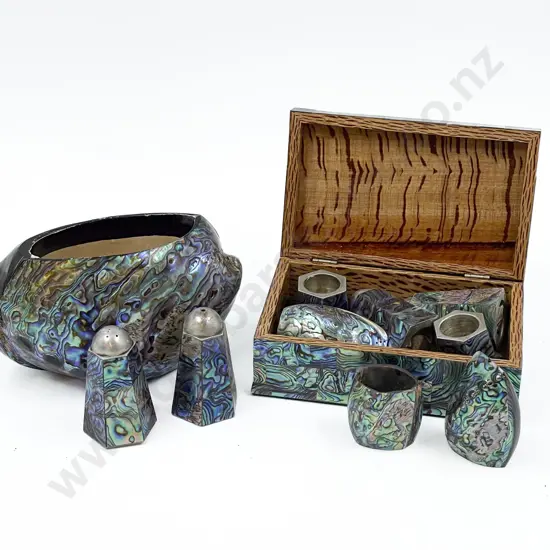 Quantity of Assorted Paua Items