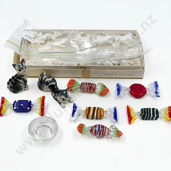 Small Quantity of Art Glass Ornaments etc