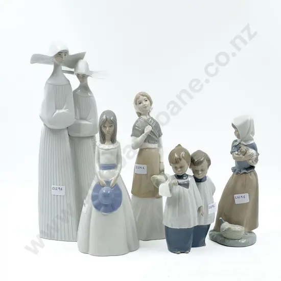 Four Nao Figures Together with Lladro (faults)